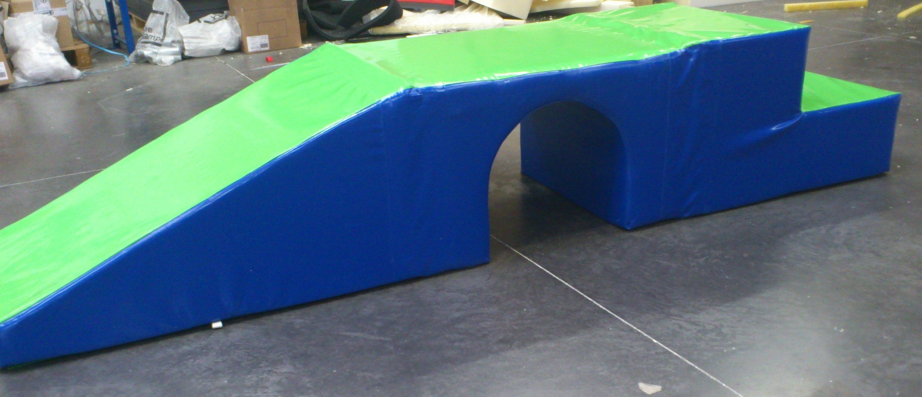 Escalier Tunnel - 320 x 80 x 80 cm - Finition Gamme HQ : Escalier + Tunnel + Plan De glissade + Tapis de réception Épaisseur 25cm (Obligatoire) (REF SNOWHQ-2.2) Escalier Tunnel - 320 x 80 x 80 cm - Finition Gamme HQ : Escalier + Tunnel + Plan De glissade + Tapis de réception Épaisseur 25cm (Obligatoire) (REF SNOWHQ-2.2)