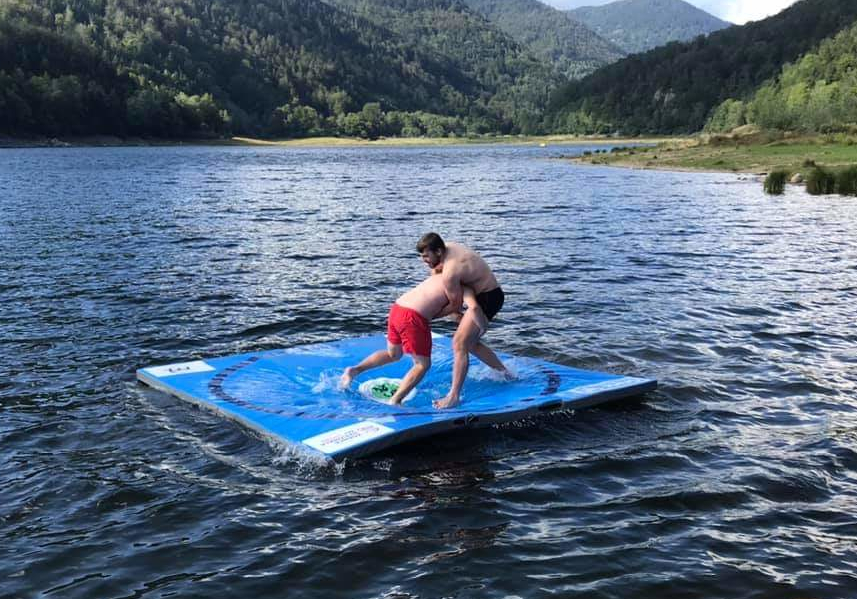 Tapis de lutte sur eau - 320 x 320 x 8 cm - pliable en 2 (Tapis préhoussé à finir de housser à réception, cause transport))