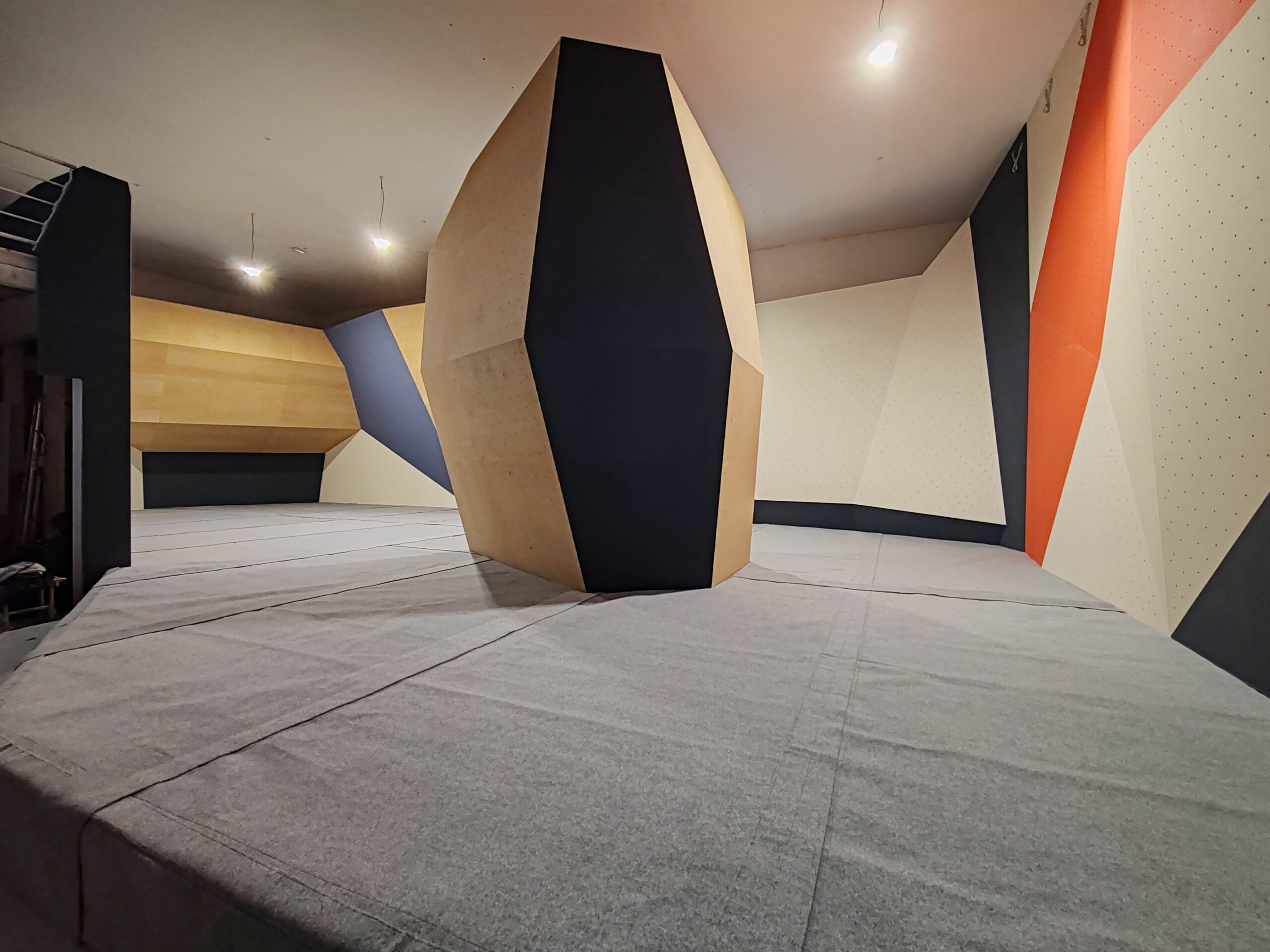 Bavette de Finition de matelas pour suface de reception moquettée Largeur : 21 cm - le m linéaire